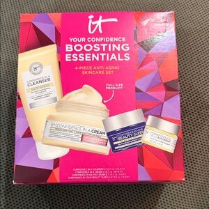 IT Cosmetics Confidence Boosting Essentials Skincare Set